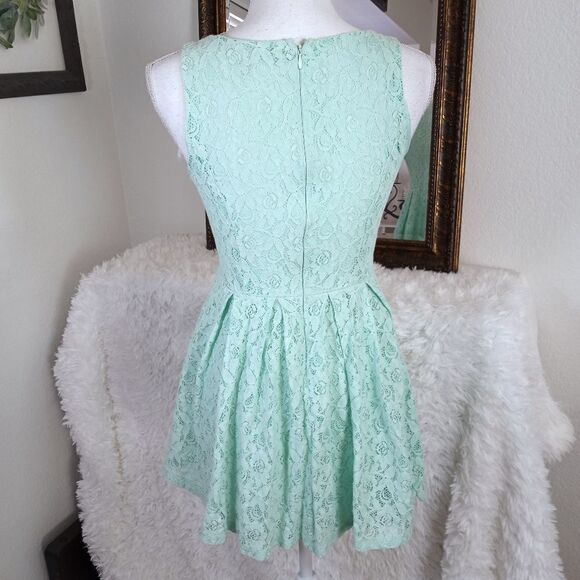 FOREVER 21 MINT LACE DRESS SZ.S EUC - Picture 6 of 8
